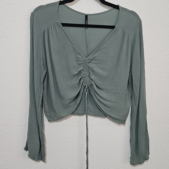 Shelly ruched cropped top size large - Picture 1 of 10